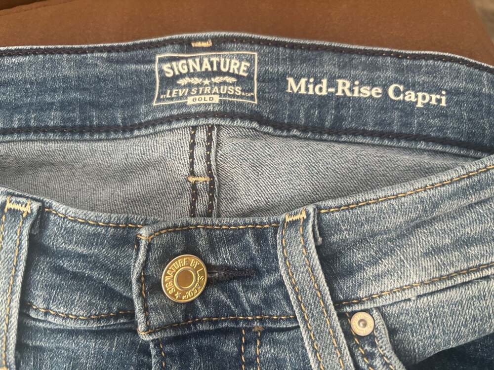 Levi Strauss Signature Gold Bundle Size 10 Mid-Rise Capri & Skinny Jeans - Picture 10 of 13
